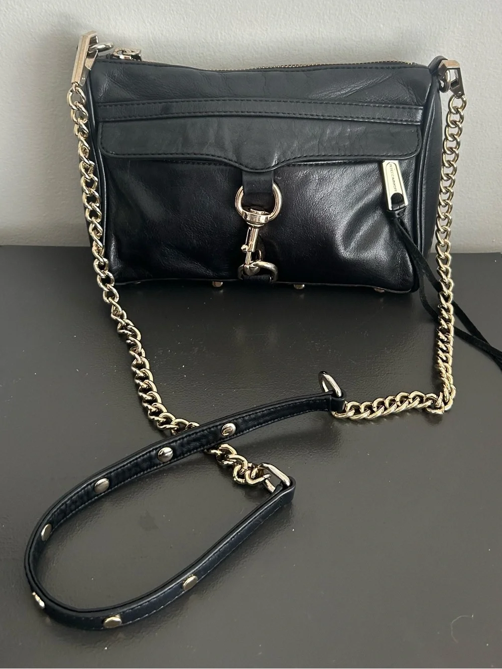 B. Makowsky Black Leather Crossbody Bag Gold Hardware Chain Strap Everyday Purse